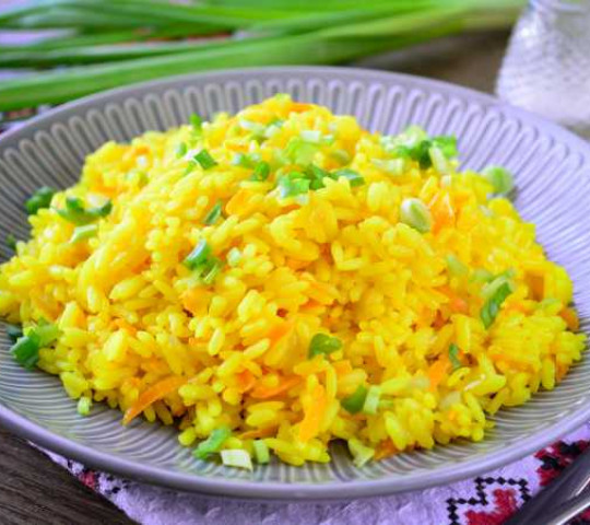 Рис с куркумой и овощами