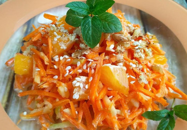 Морковка с курагой и кунжутом