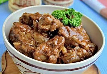 Печень куриная, тушенная в томатном соусе